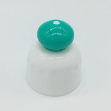 Plastic flesdop met drukknop